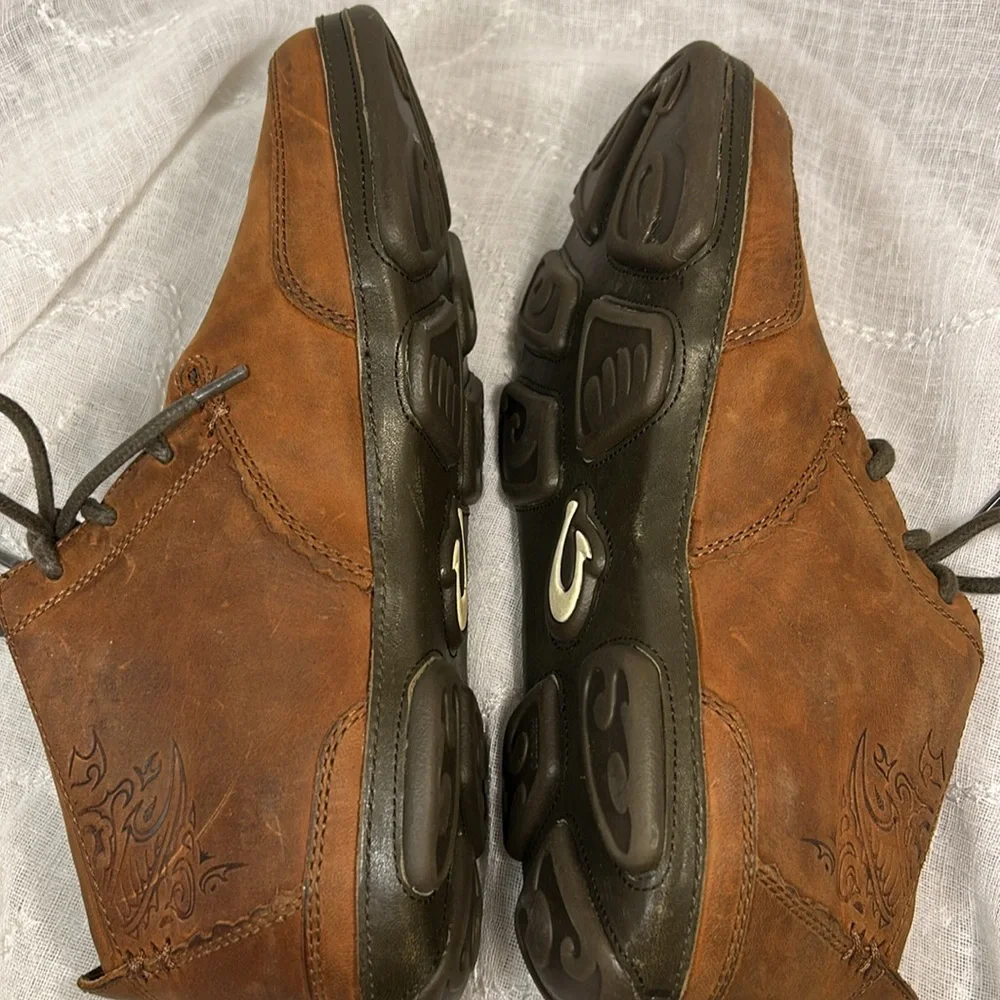 OluKai leather ankle lace up boots